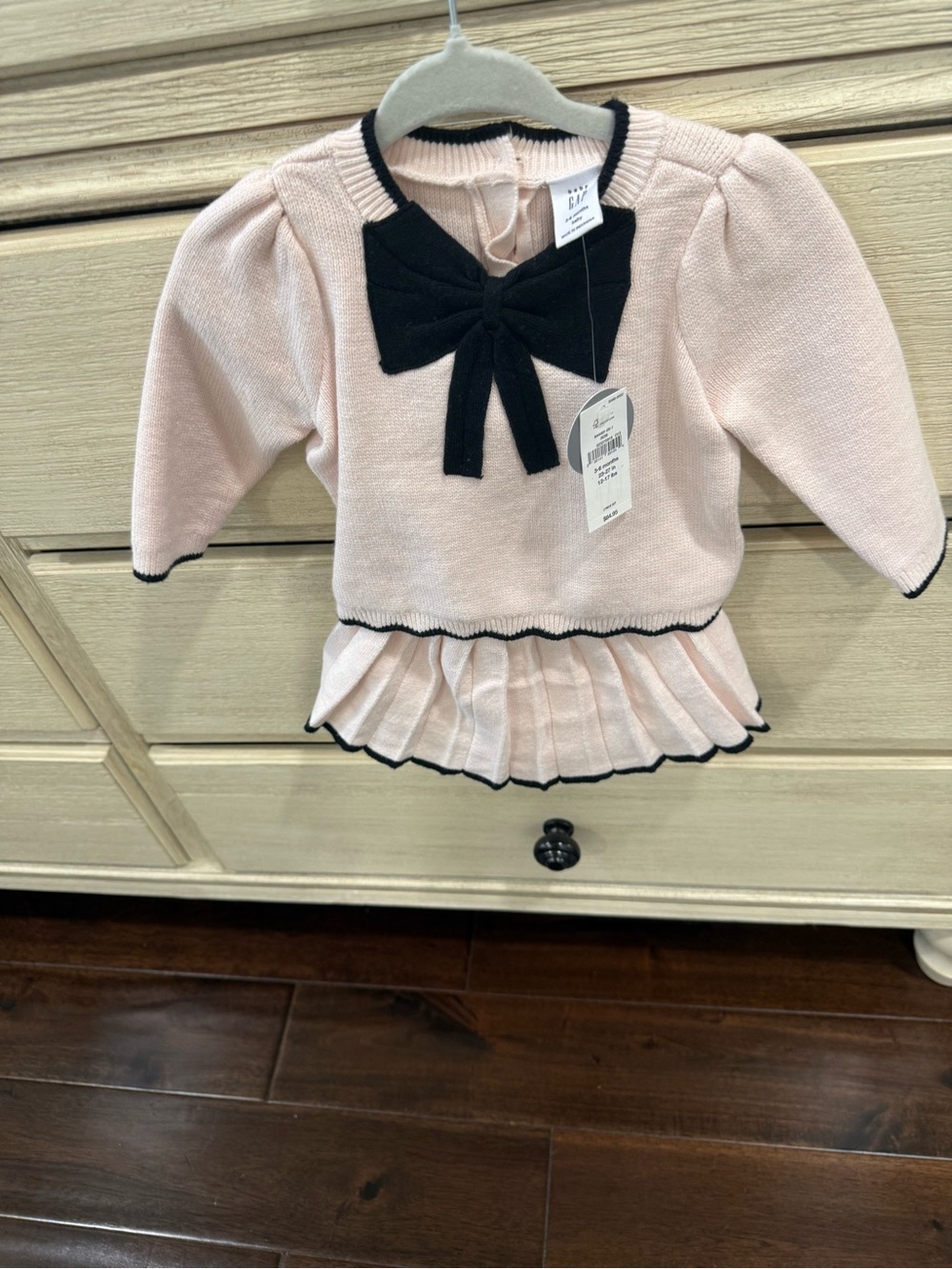 GAP Pink Knit Sweater and Pleated Skort Set with Black Bow - Picture 4 of 4